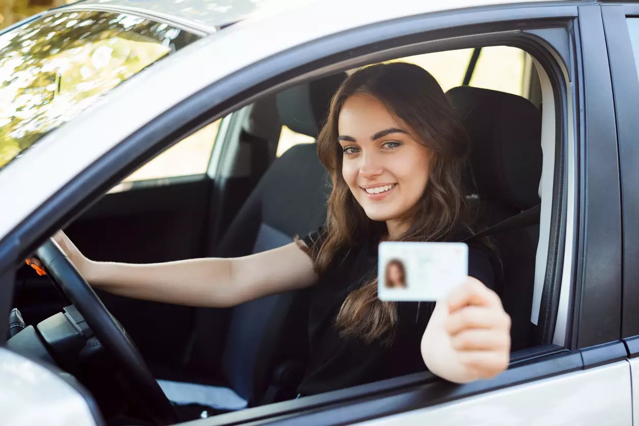 Can I wear a hoodie in my driver's license photo?